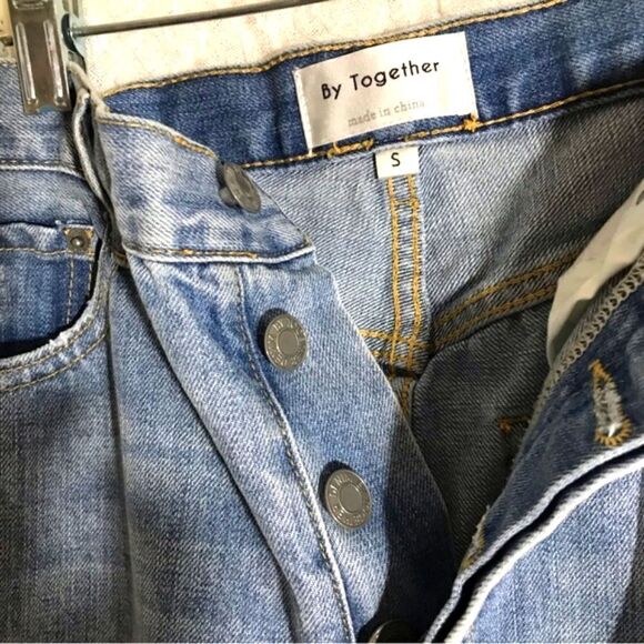 By Together NWT Light Blue Distressed Jeans Size Small - Picture 8 of 9